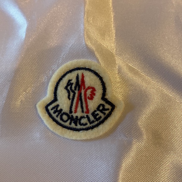 MONCLER VERY LARGE DUST BAG THAT MY VEST CAME IN PLASTIC PULL AND 7 STICKERS - Picture 2 of 12